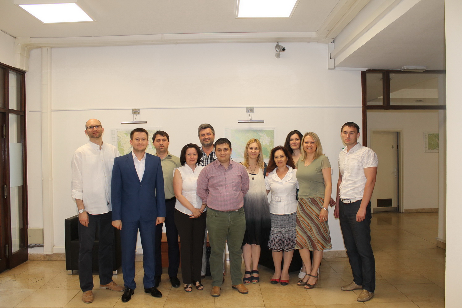Slika prikazuje zajedničku fotografiju delegacije Moldove i predstavnika Državne geodetske uprave.